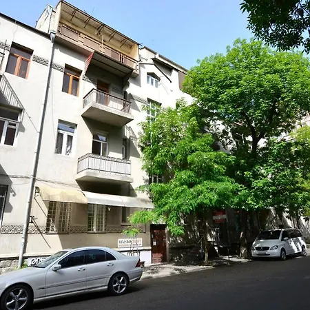 Jasmin Apt With Balcony At Republic Square & Ruben Tours Yerevan Exterior photo