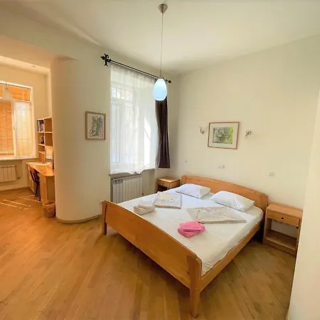 Jasmin Apt With Balcony At Republic Square & Ruben Tours Yerevan Exterior photo