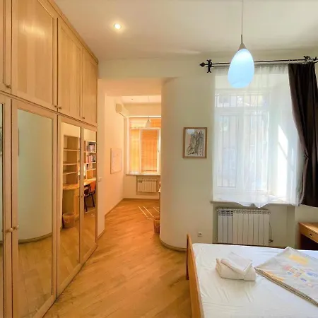 Jasmin Apt With Balcony At Republic Square & Ruben Tours Yerevan Exterior photo