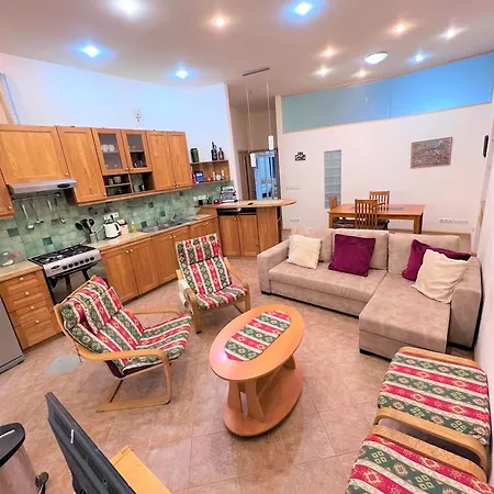 Jasmin Apt With Balcony At Republic Square & Ruben Tours Yerevan Exterior photo