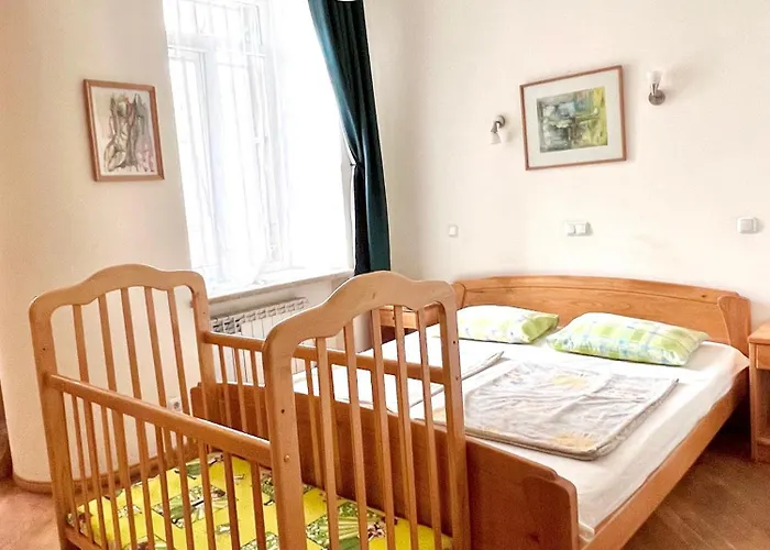 Jasmin Apt With Balcony At Republic Square & Ruben Tours