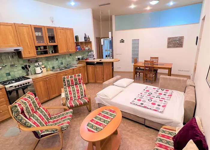 Jasmin Apt With Balcony At Republic Square & Ruben Tours