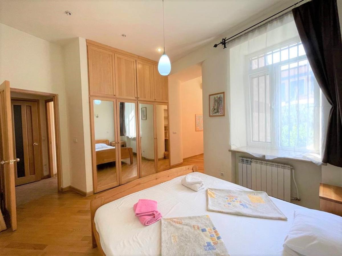 Apartment Jasmin With Balcony At Republic Square & Ruben Tours Yerevan