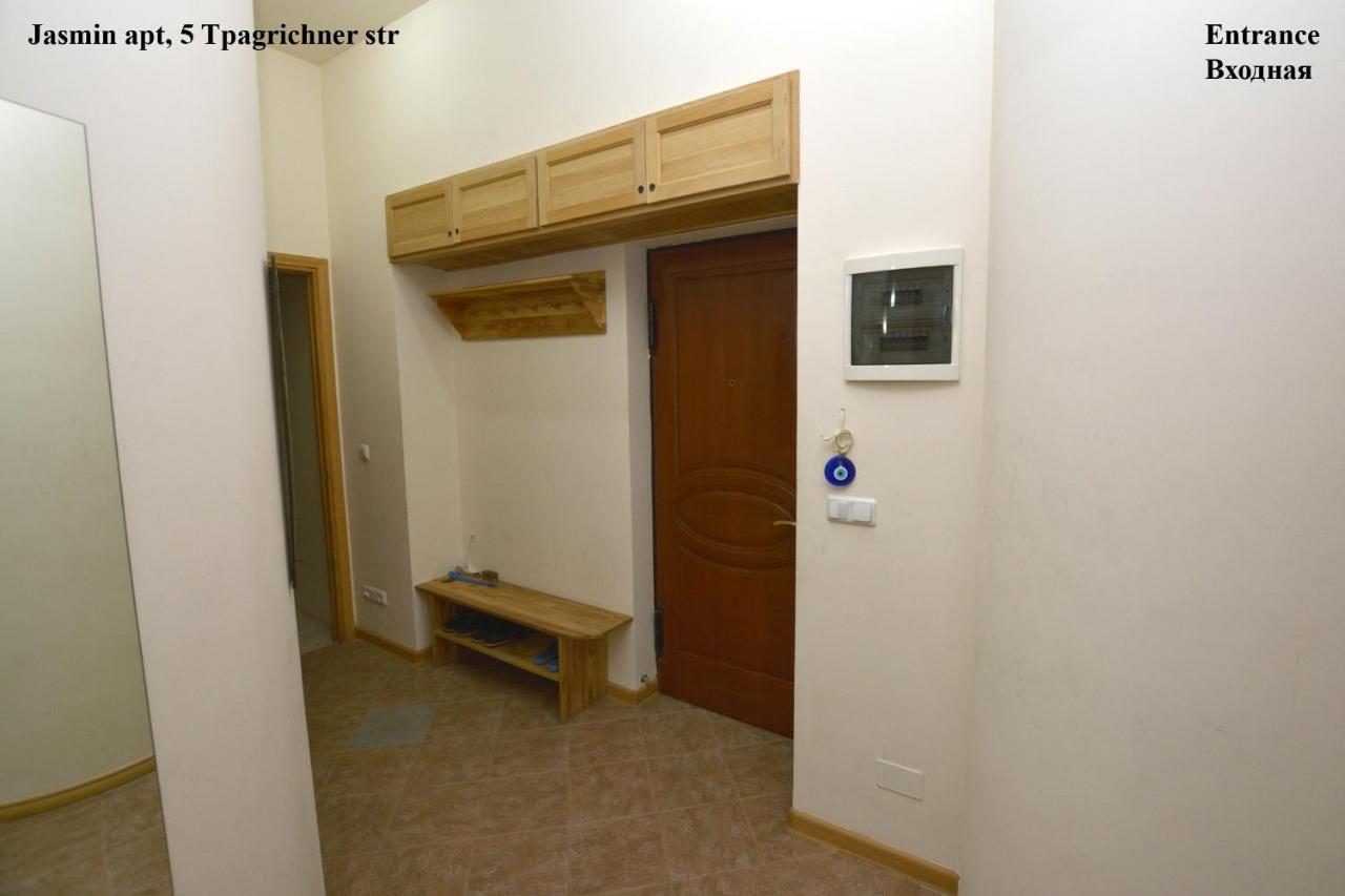 Apartment Jasmin With Balcony At Republic Square & Ruben Tours *