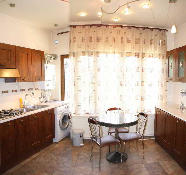 Appartement Jasmin With Balcony At Republic Square & Ruben Tours